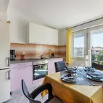شقة Amazing In With Kitchen *