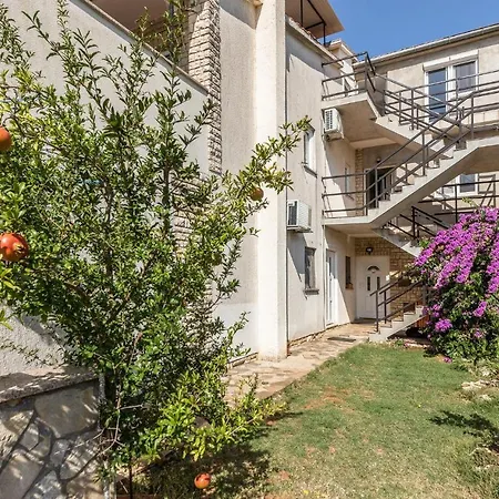 Amazing In With Kitchen Pula