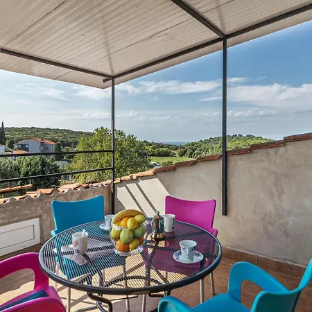 Amazing In With Kitchen Pula